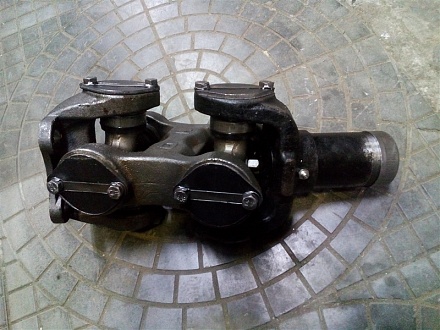 Вилка двойная кардана Т-150К (новая) 125.36.023-2А (от КПП к опоре)