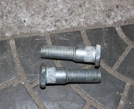 ШПИЛЬКА КОЛЕСНАЯ удлиненная 20-3103008