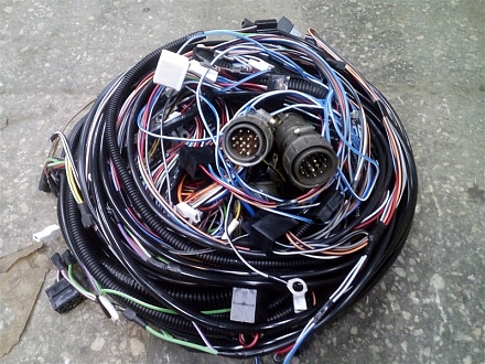 Электропроводка МТЗ-82.1 УК после 2000г. (под комб.) б/силовых проводов с круглыми разъемами (фишка с/об)