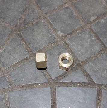 ГАЙКА ПРИЕМНОЙ ТРУБЫ М10 латунь 250536