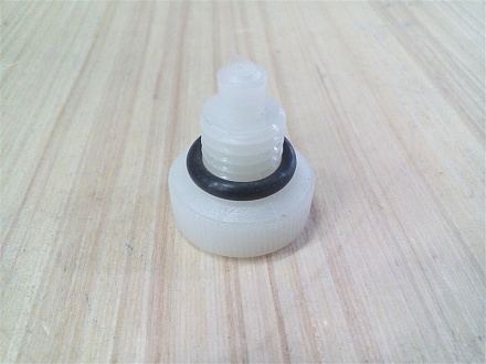 Пробка тройника с прокладкой (пластиковая) "ДОЮШКА"