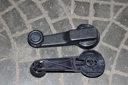 РУЧКА СТЕКЛОПОД. пластм. 3741-6104060