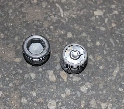 ПРОБКА СЛИВНАЯ магнит. 3160-2401046