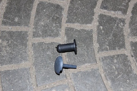 ПИСТОН ОБИВКИ САЛОНА  УАЗ