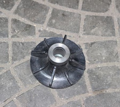 КРЫЛЬЧАТКА ПОМПЫ 100л.с.(пласт.) 421-1307032