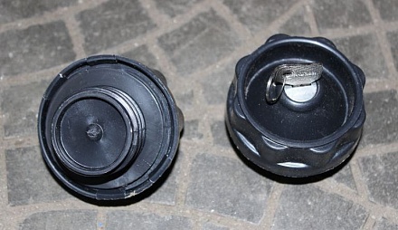 КРЫШКА Б/БАКА Хантер с ключем 31602-1103010