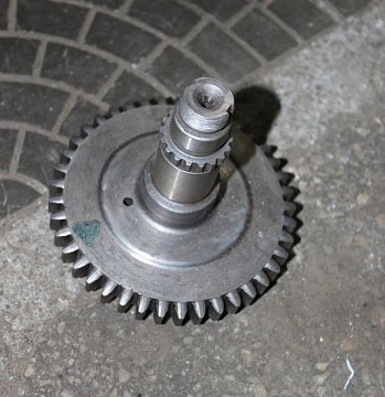 ВАЛ ПРОМЕЖУТОЧНЫЙ РАЗДАТКИ косозуб. 3162-1802085-10