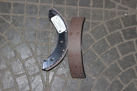 КОЛОДКА РУЧНИКА АДС 69-3507014