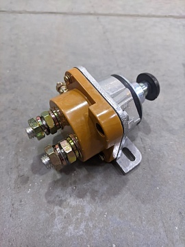 Выключатель массы 1212.3737-05 12-24В 3-х конт., ручной (для МТЗ 82/852/1221) АЕ