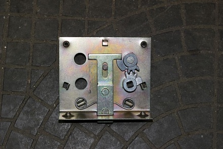 ЗАМОК ДВЕРИ УАЗ-469 левый 469-6105013-04