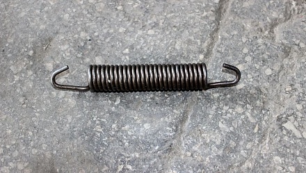 Пружина оттяжная колодок Т-150К  151.38.104-А