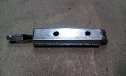 ЗАДВИЖКА ЗАДНЕЙ ДВЕРИ 452 (НИКМА) 452-6323200