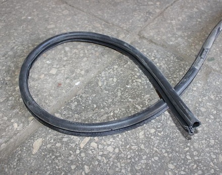 УПЛОТНИТЕЛЬ ПРОЕМА ДВЕРИ ЗАДКА Хантер 3153-6307018