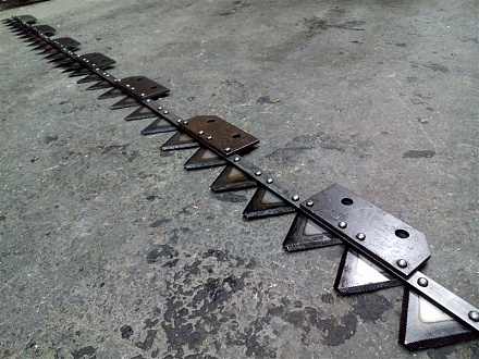 Нож косилки КСФ-2,1 (б/пальц) КЗНМ 08.040-02 (19А.510А) нижний (цельный) (РФ)