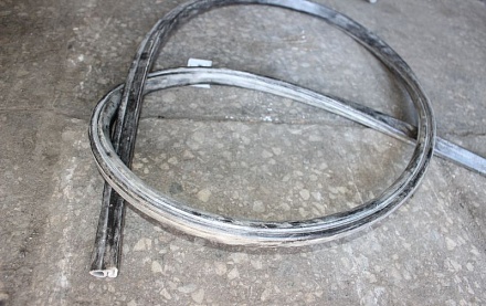 УПЛОТНИТЕЛЬ КАПОТА 452 451-8402130