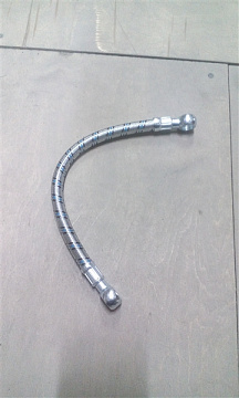 Трубка топливная ТНВД МТЗ  240-1104160-03 (короткая) 355 мм (мет. оплетка)