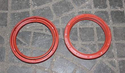 САЛЬНИК К/ВАЛА 100 л.с. 80х100х10 красный 2108-1005160