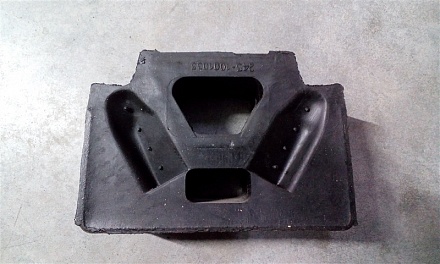 Подушка двиг. ГАЗ-3309, Валдай, ПАЗ 245 дв.зад. (Резинотехника ОАО г.Балаково) 245-1001035-5