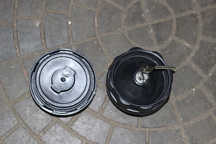 КРЫШКА Б/БАКА 469 С КЛЮЧЕМ пласт. 31512-1103010